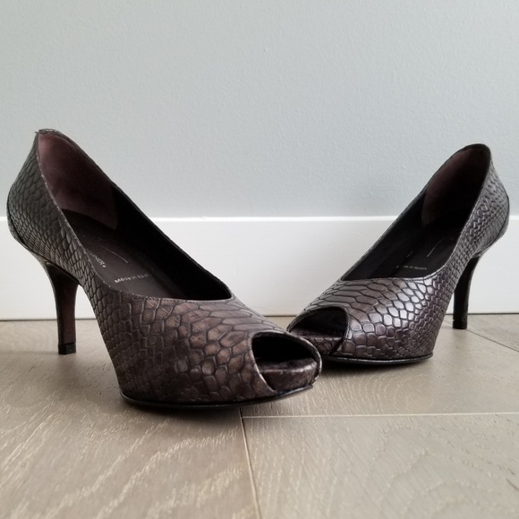 💥NEW💥Donald Pliner Lucius Python Print Pumps Sz8